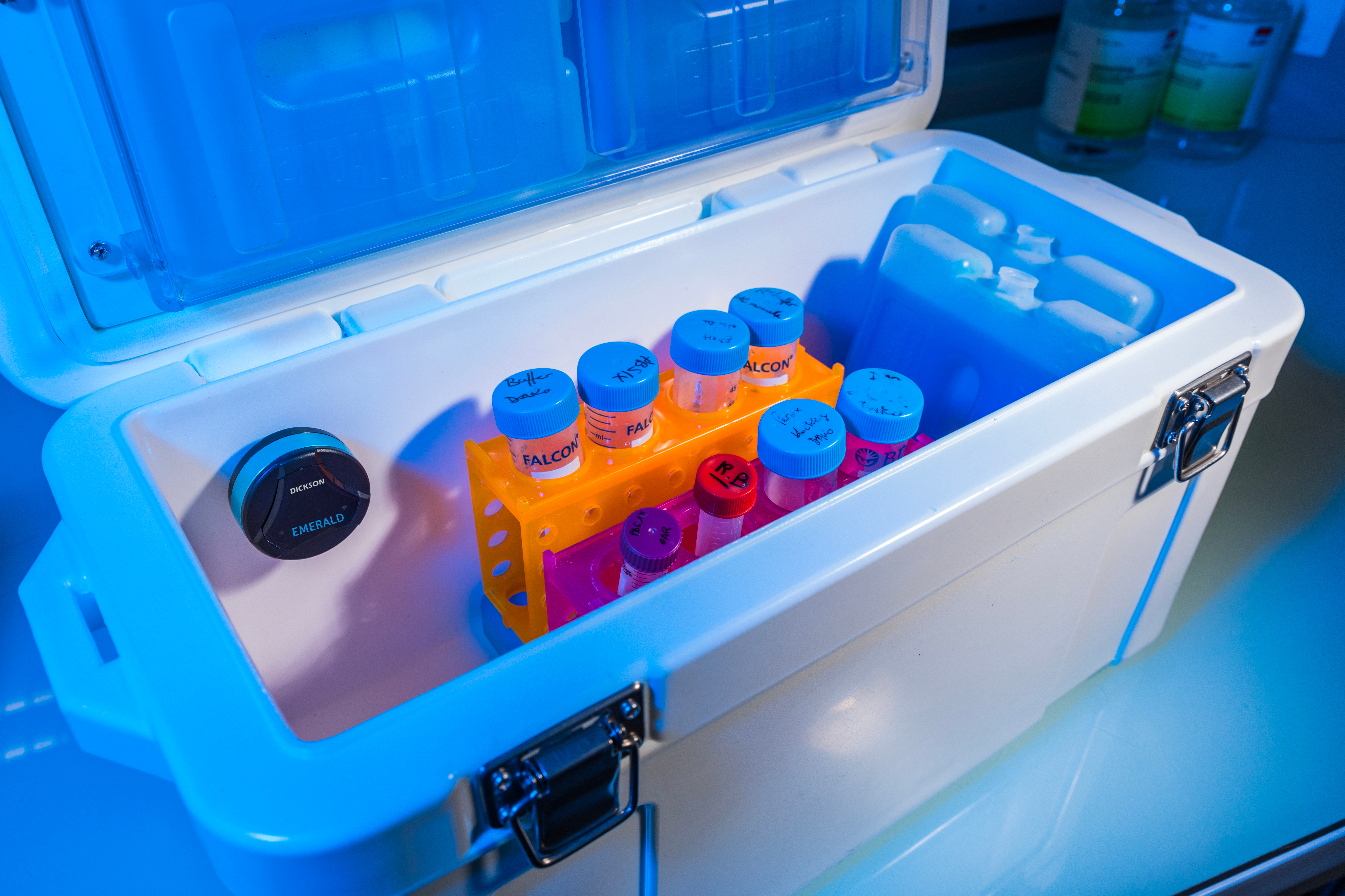 Cold Chain monitoring emerald data logger